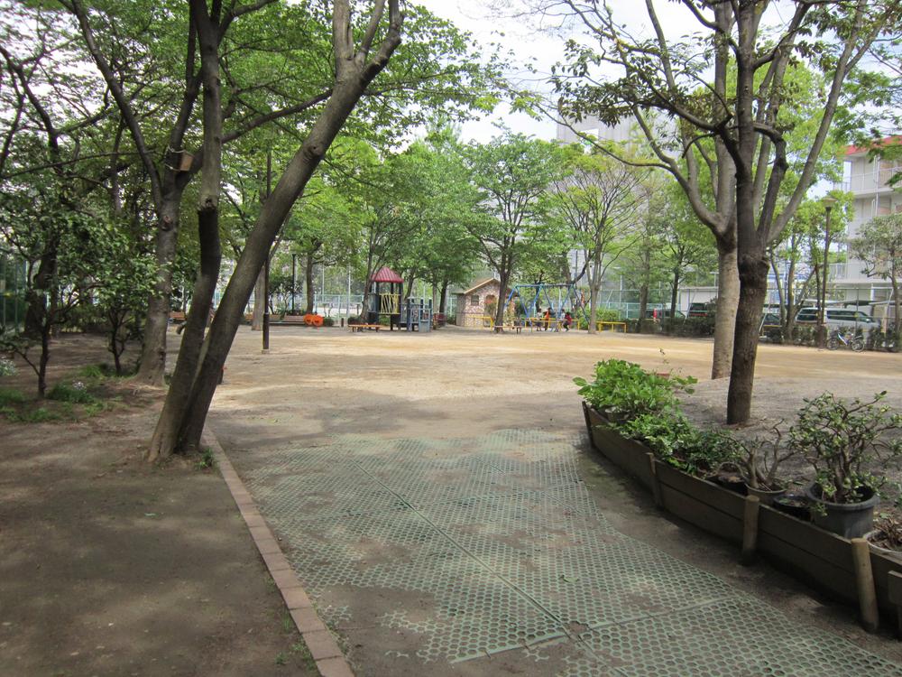 Other common areas. On-site park