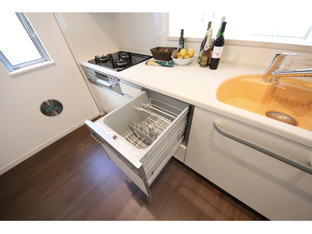 Kitchen. Dishwasher Glass top gas stove