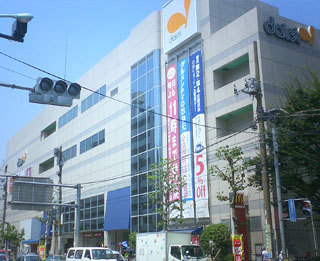 Supermarket. 781m until the Daiei Higashi-Ojima store (Super)