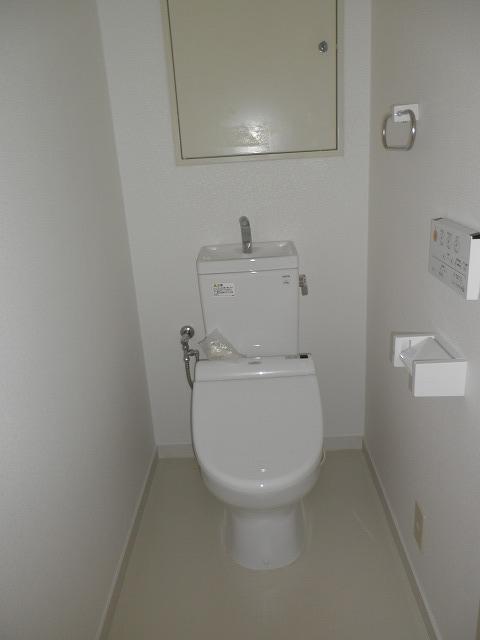 Toilet. Indoor (September 2013) Shooting