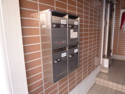 Other common areas. There are set post