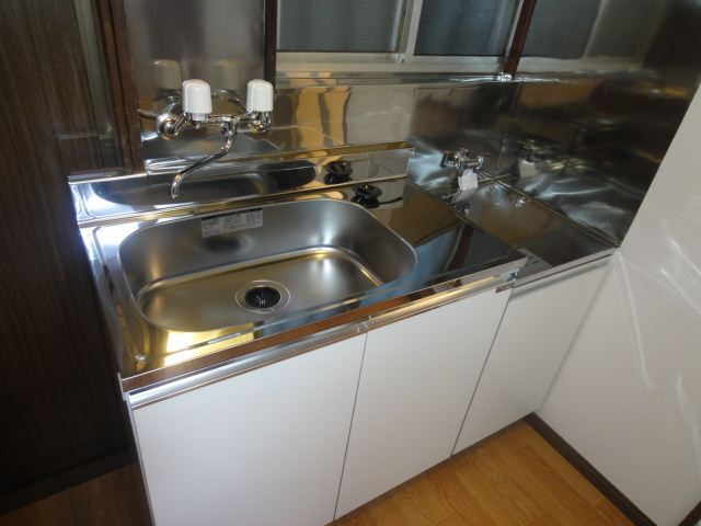 Kitchen. Kitchen hot water supply