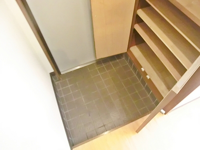 Entrance. It is the entrance with a shoebox.