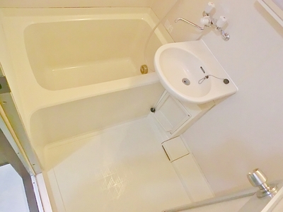 Bath. It is a 2-point unit bus.