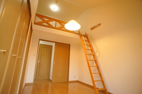 Living and room. Lofted room 5.8 Pledge