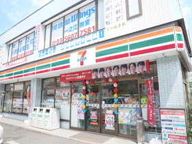 Convenience store. 300m to Seven-Eleven (convenience store)