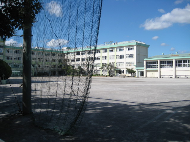 Junior high school. Shinozaki 340m until junior high school (junior high school)