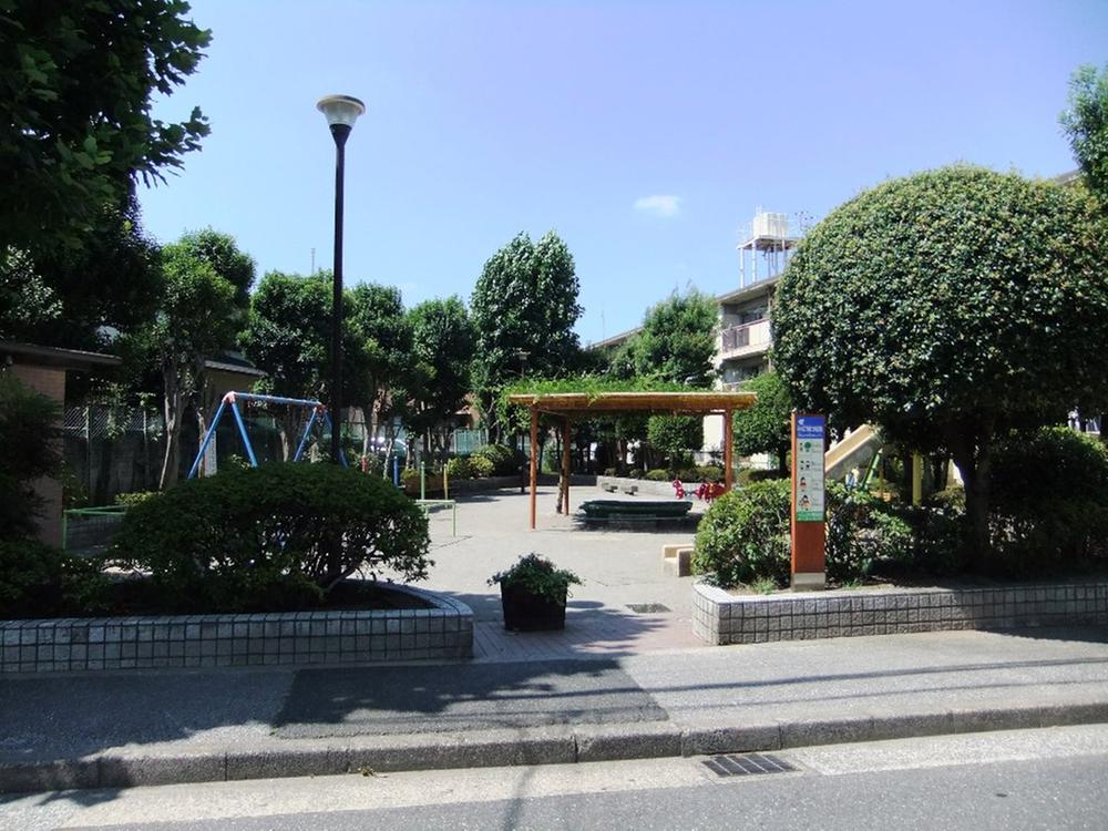 park. Hirai seven chome second child amusement to 180m