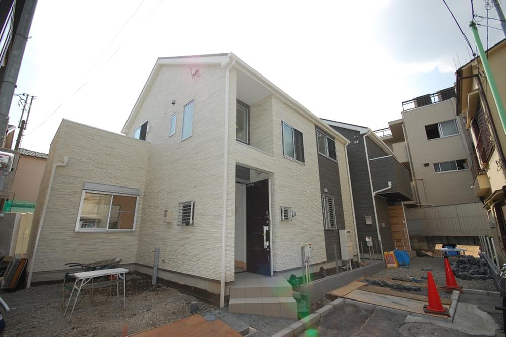 Local photos, including front road. Local (September 2013) Shooting