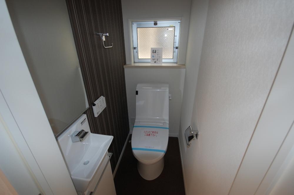 Toilet. B Building room (September 2013) Shooting