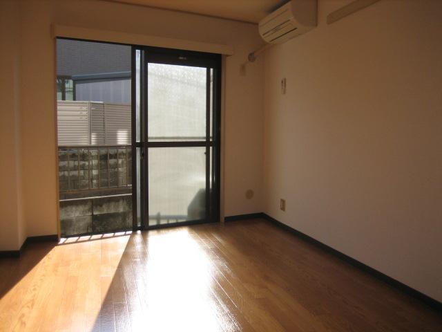 Living and room. Western-style 1