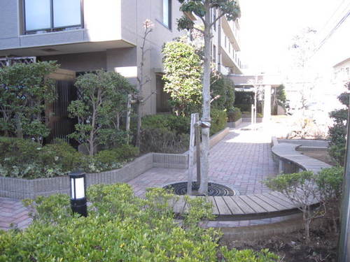 Other common areas. On-site play lot