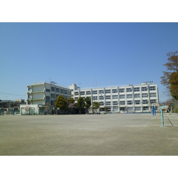 Primary school. 377m to Edogawa Ward Shinozaki fourth elementary school (elementary school)