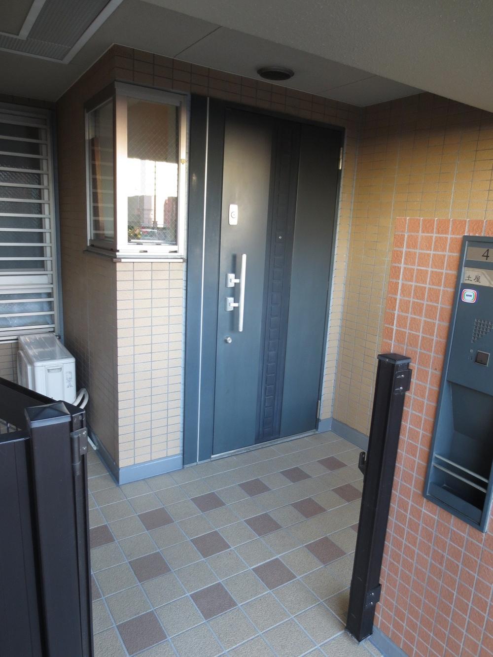 Entrance. Entrance with porch detached sense