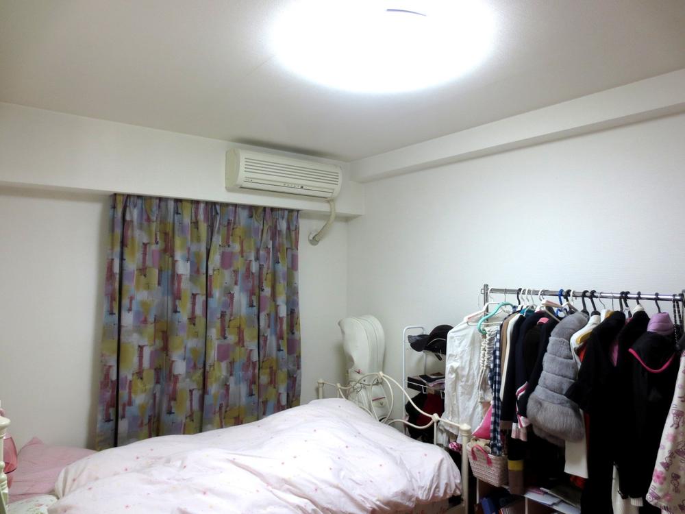 Non-living room. North Western-style 6.1 Pledge