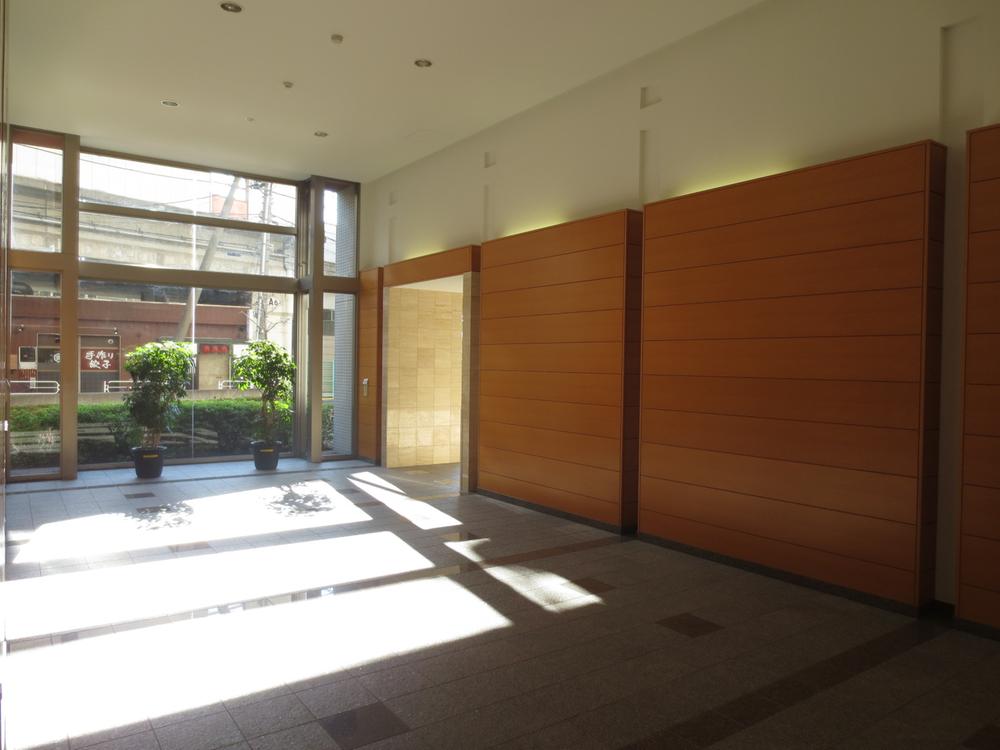 Entrance. Spacious entrance