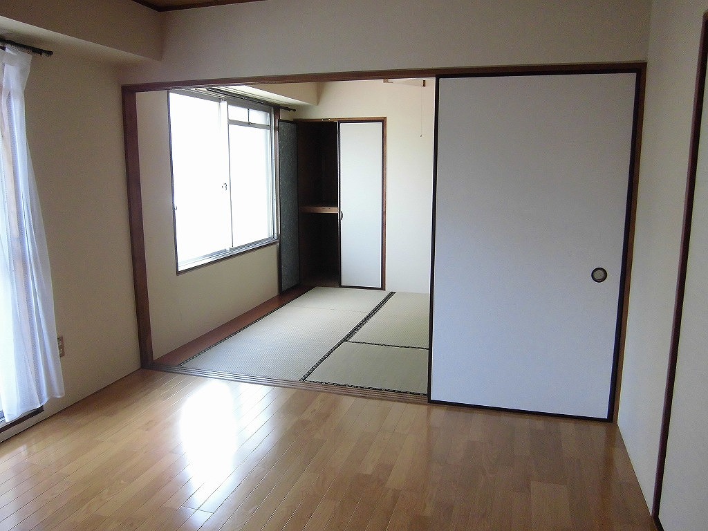 Living and room. Western & Japanese-style room