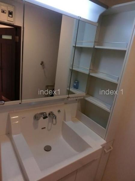 Wash basin, toilet. Convenient use shower faucet ☆