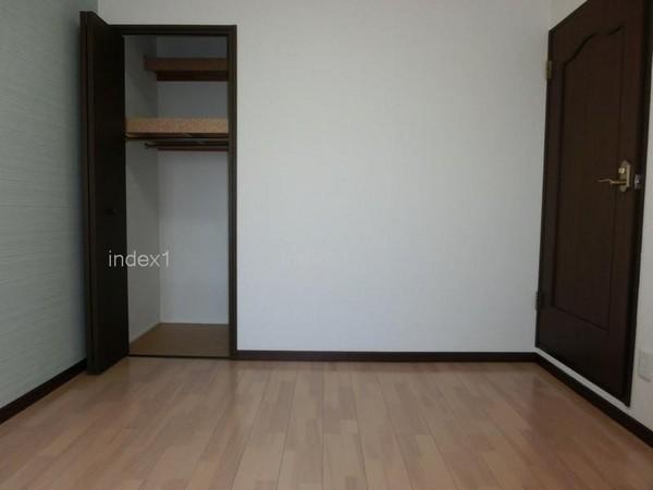 Receipt. Also neat dispose of storage equipped with luggage!