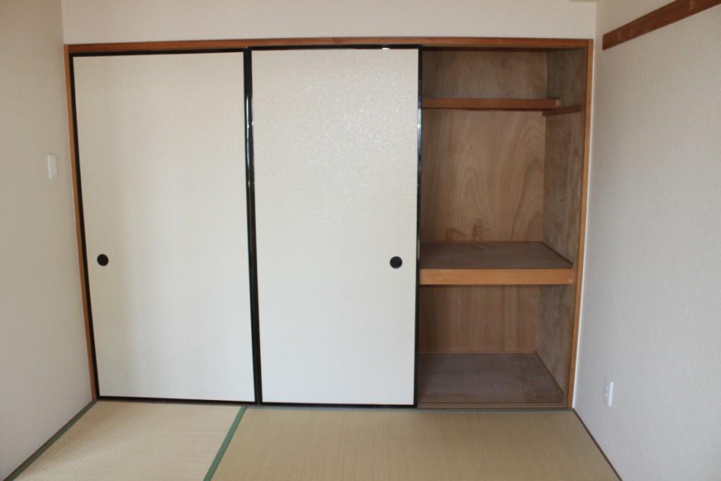 Receipt. Closet equipped with a storage capacity