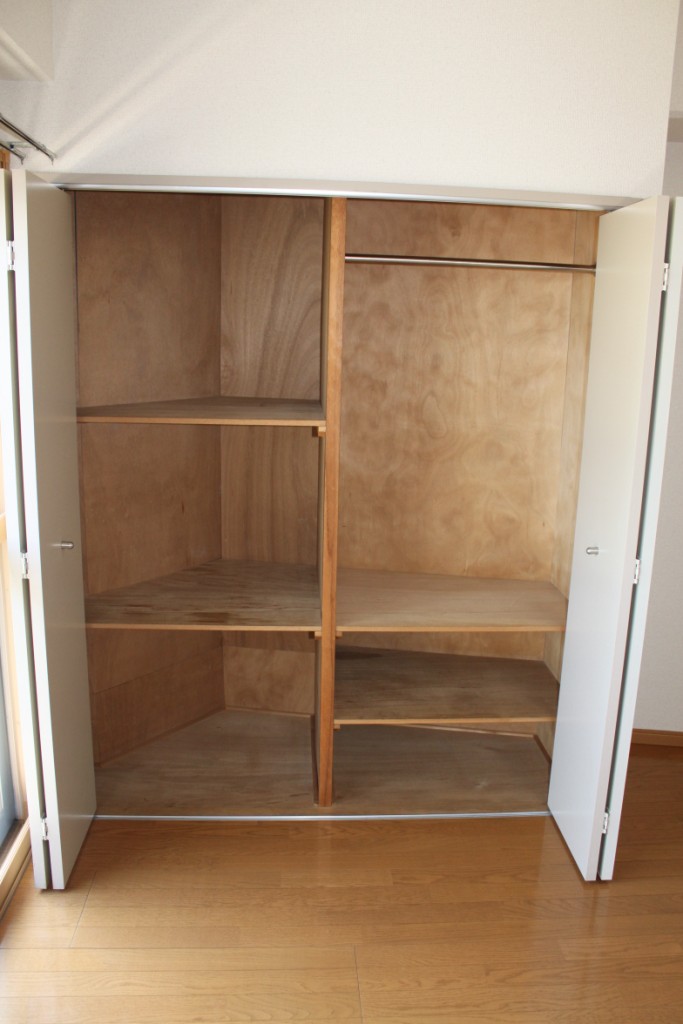 Receipt. Western-style closet