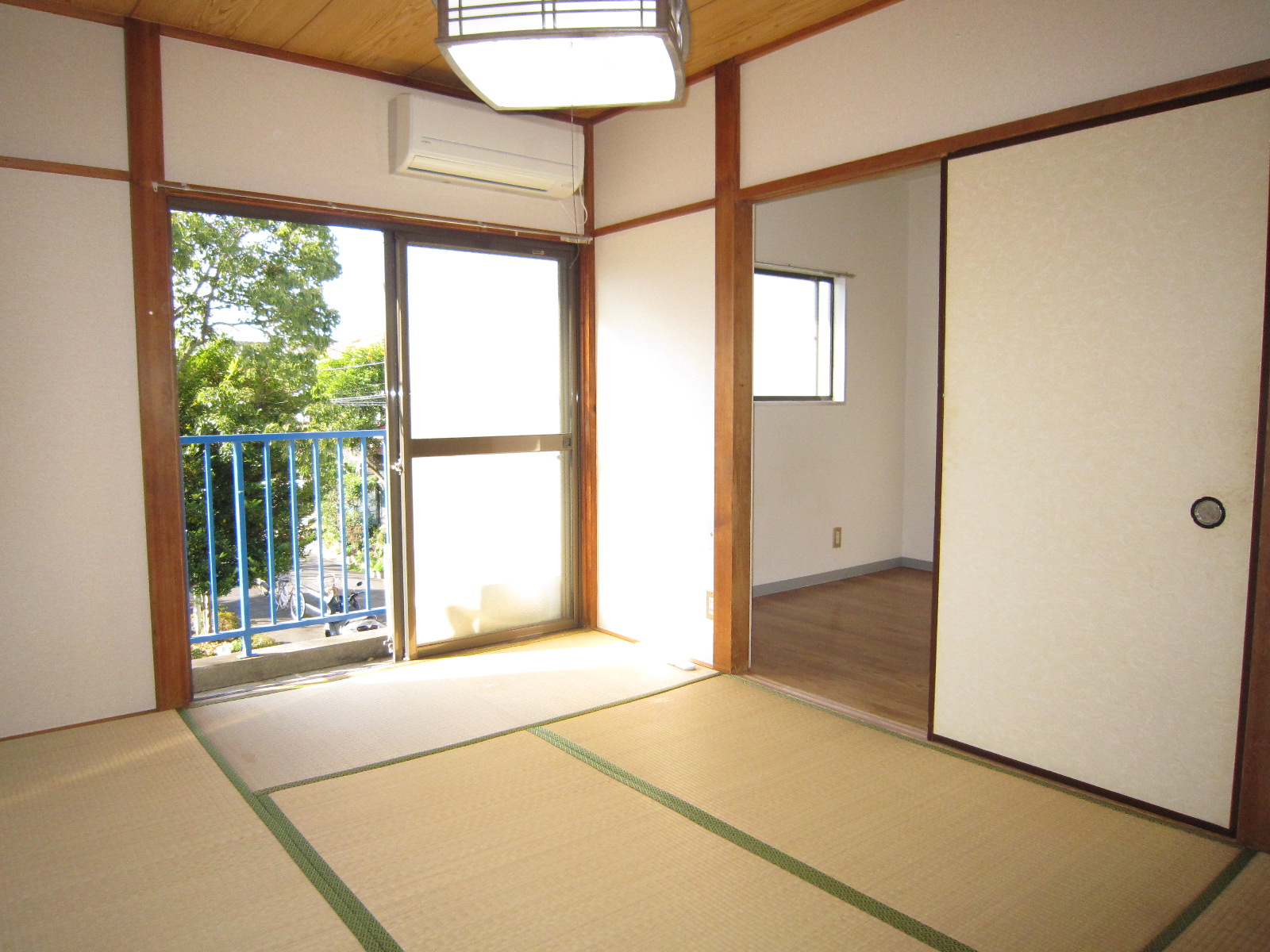 Other room space. Day is also good! ! 