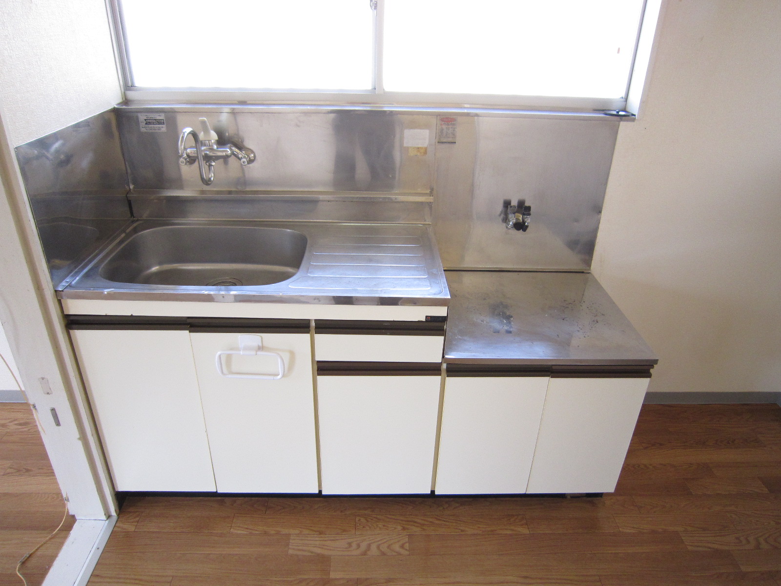 Kitchen. Put gas 2-neck! ! 