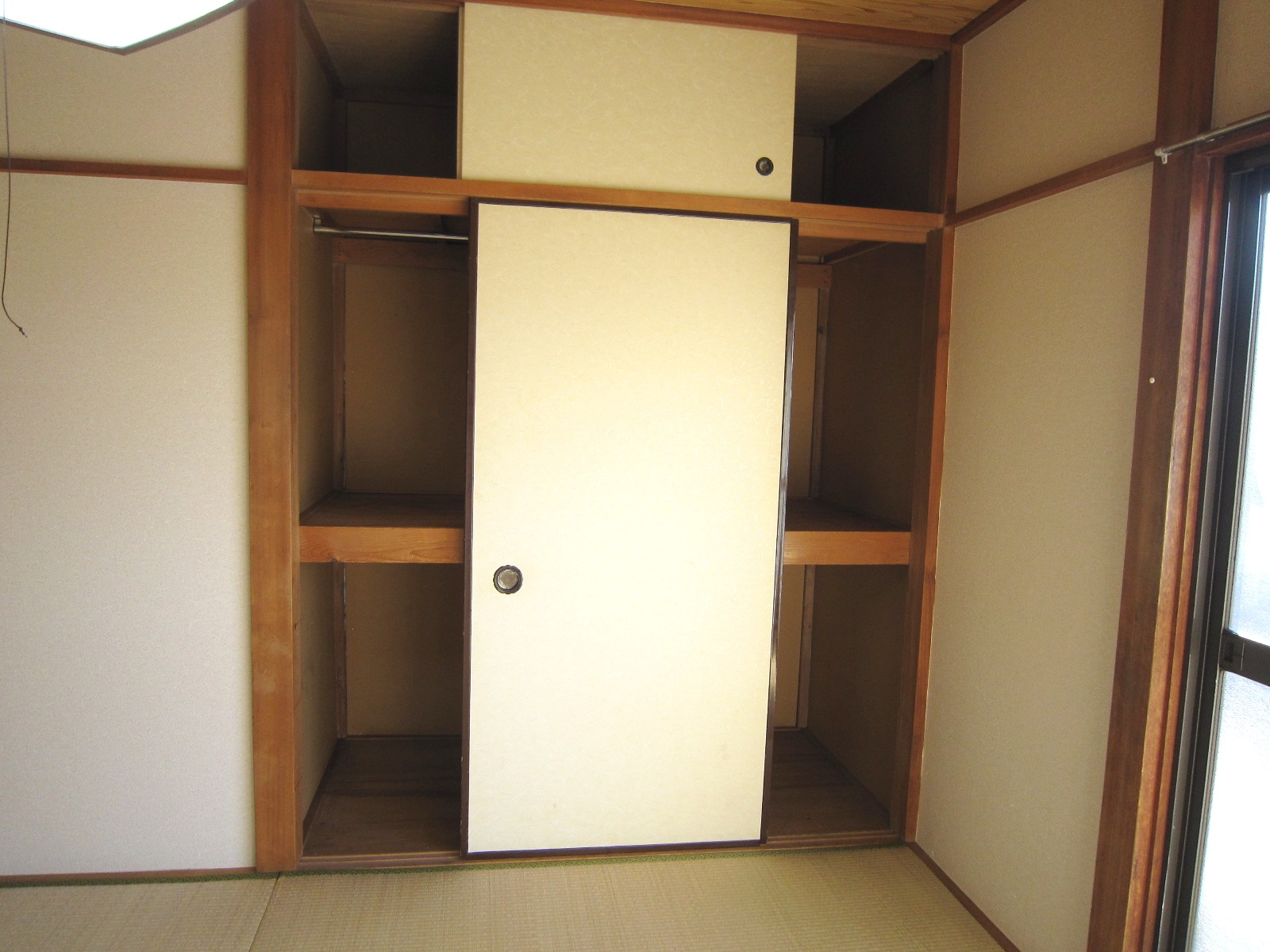 Receipt. Storage spacious! ! 