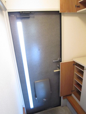 Entrance. You can accommodated in the up and down