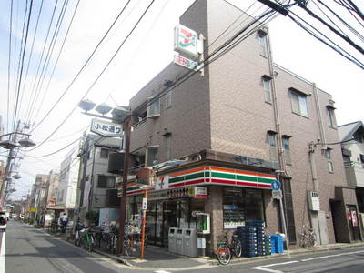 Convenience store. Seven-Eleven (convenience store) to 400m