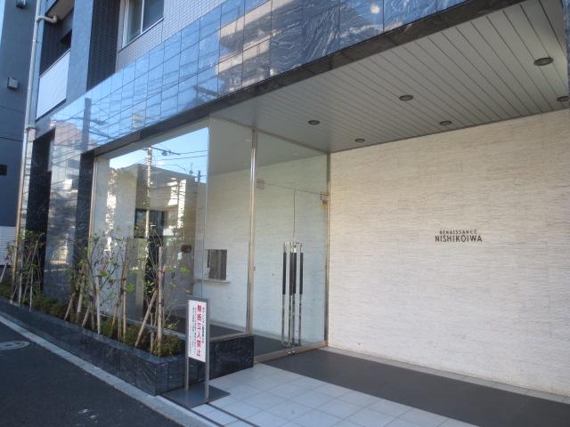 Entrance. Trad style of entrance