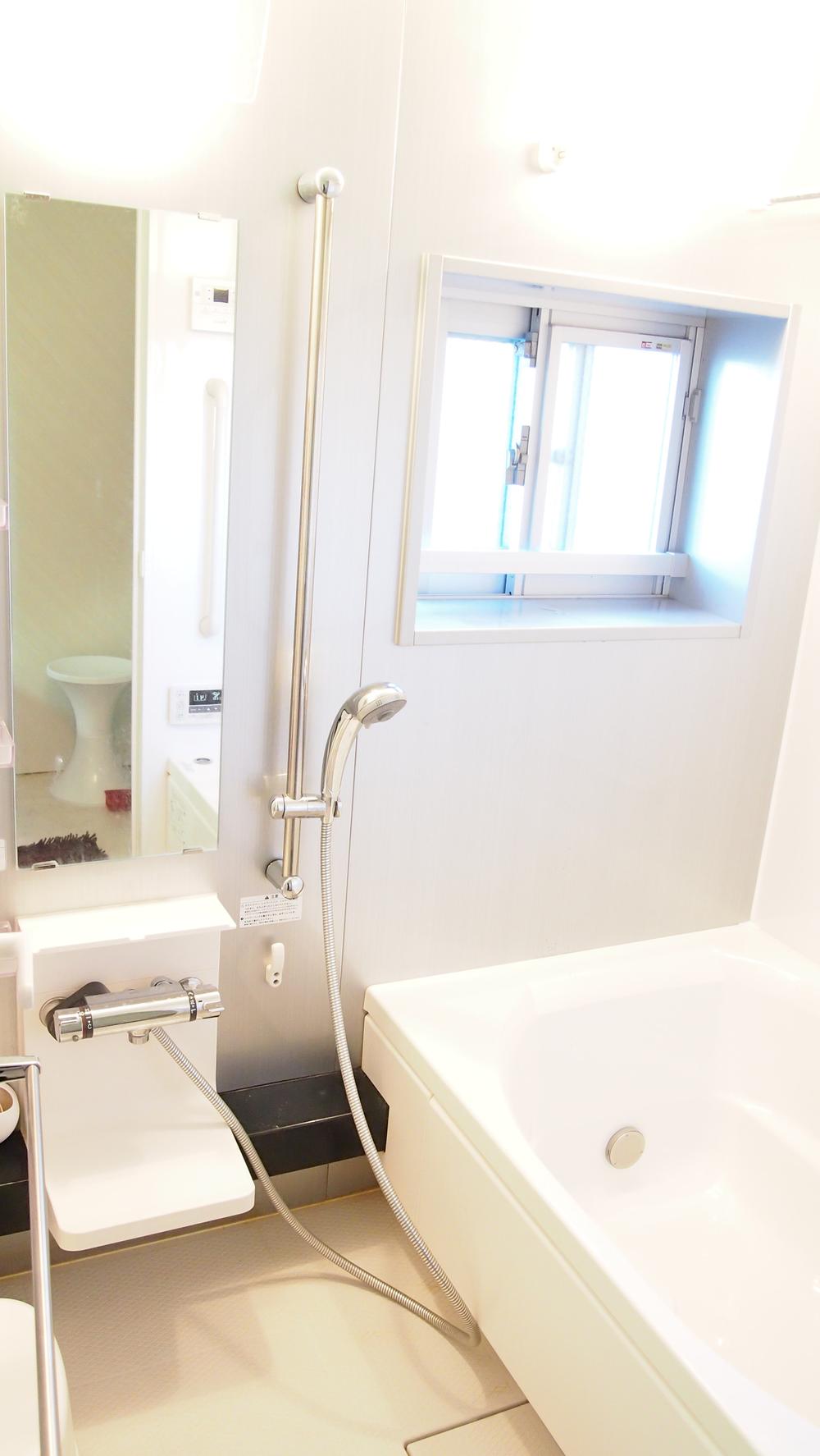 Bathroom. Indoor (12 May 2013) Shooting Mist sauna ・ Bathroom with a window