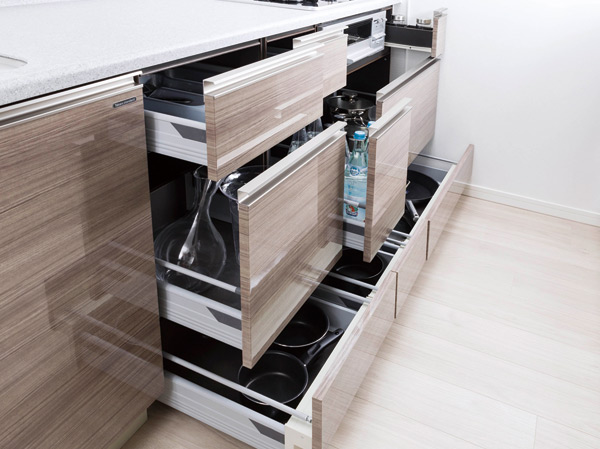 Kitchen.  [Slide storage] (Same specifications)