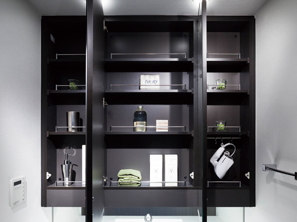 Bathing-wash room.  [Three-sided mirror back storage] (Same specifications)