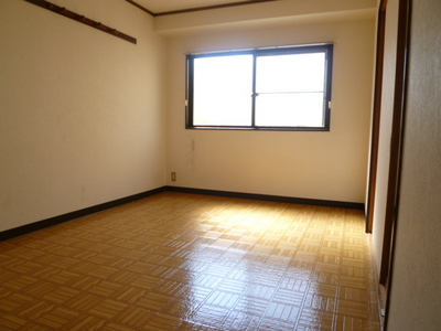 Living and room. Western-style 6 Pledge