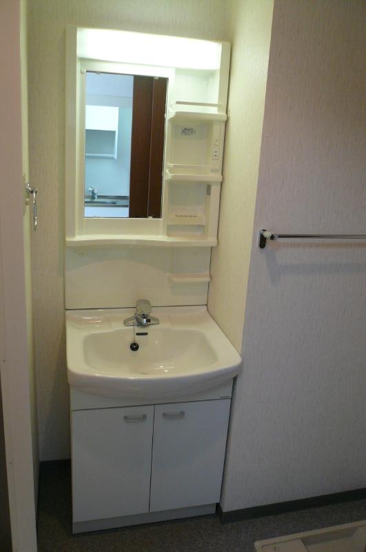 Washroom. Independent wash basin