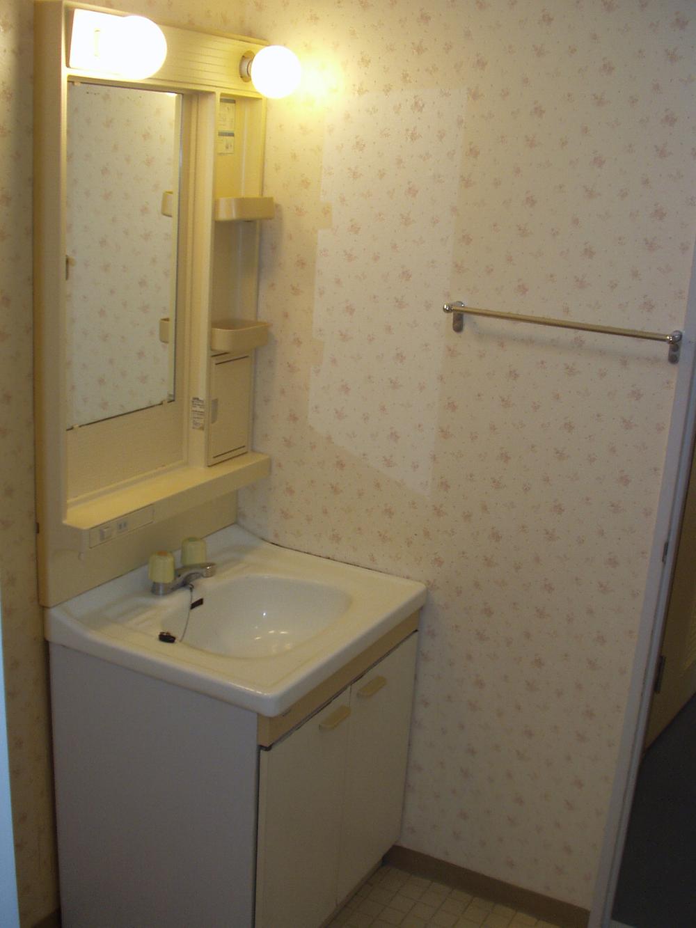 Wash basin, toilet. Indoor (January 2013) Shooting