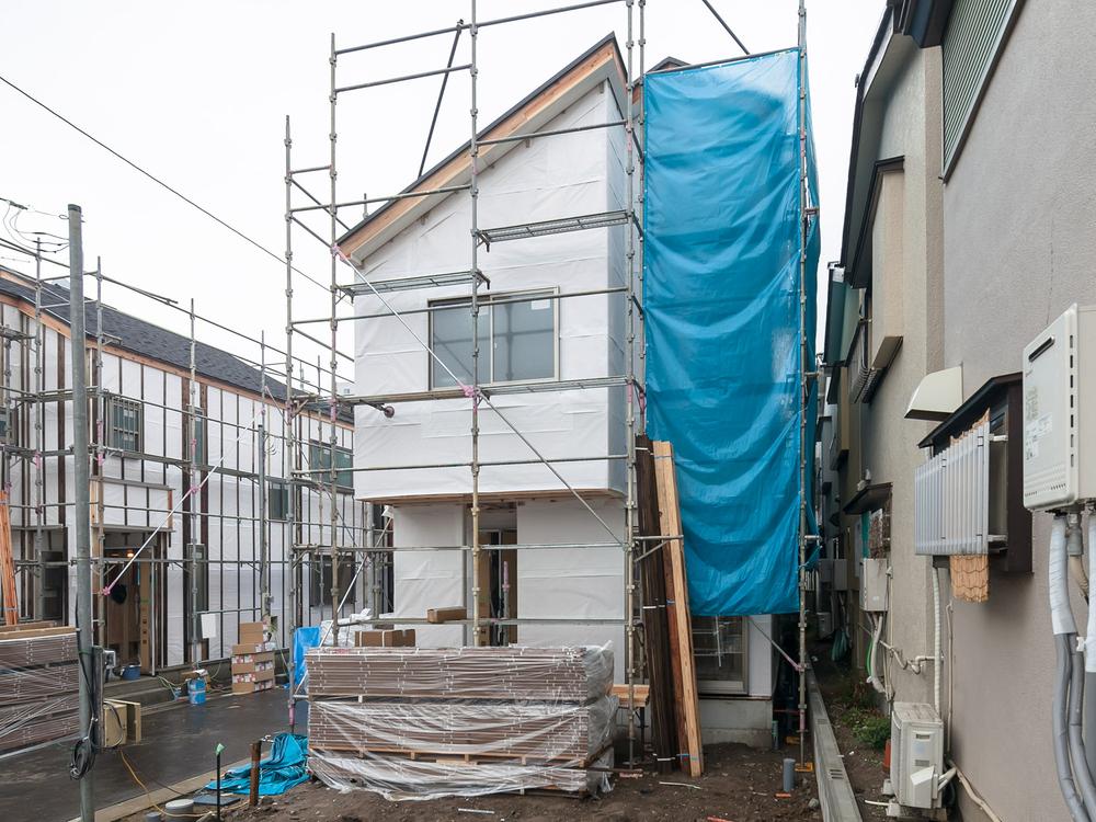 Local photos, including front road. Local (12 May 2013) Shooting