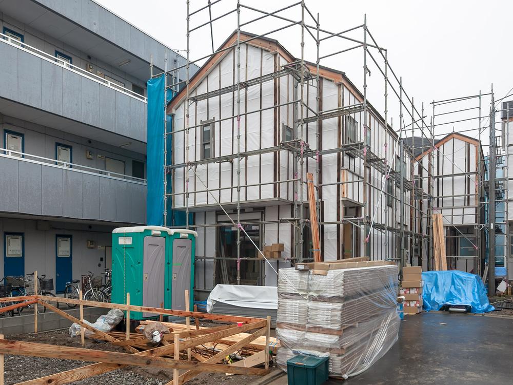 Local photos, including front road. Local (12 May 2013) Shooting