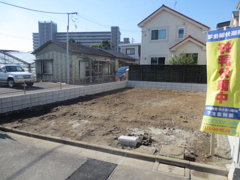 Local appearance photo. Local (11 May 2013) shooting residential area with quiet calm