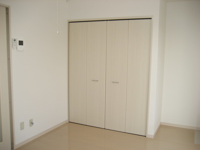 Receipt. Large closet