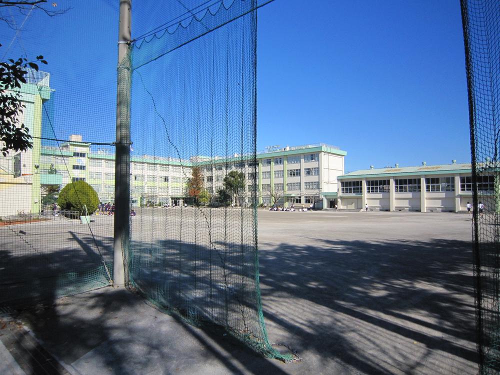 Junior high school. 1100m to Edogawa Ward Shinozaki Junior High School