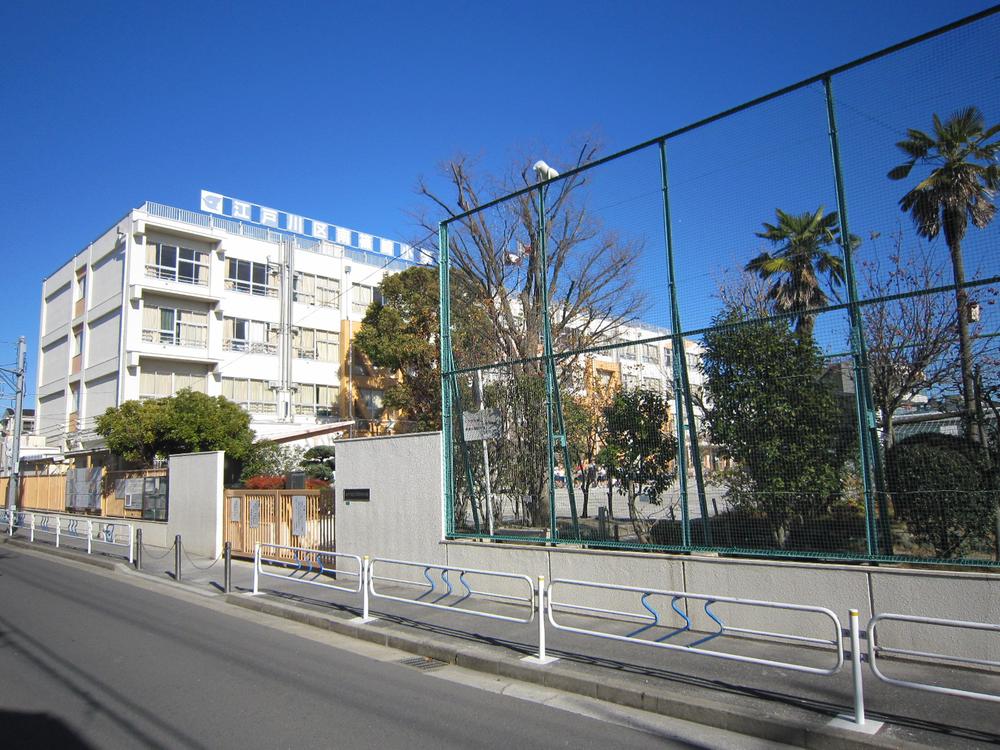 Primary school. 270m to Edogawa Ward Minamishinozaki Elementary School