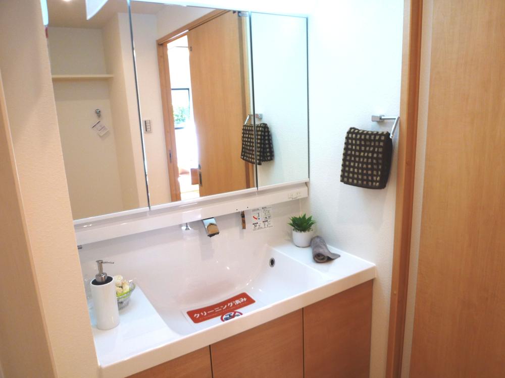 Wash basin, toilet. Washroom ・ Wash basin (12 May 2013) Shooting