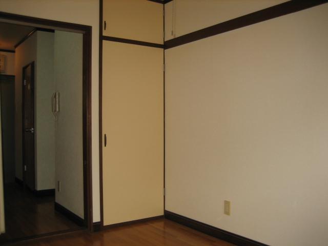 Living and room. Western-style 2