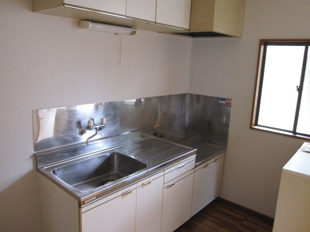 Kitchen. Spacious kitchen.