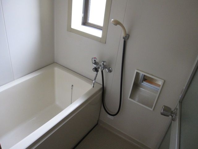 Bath. Ventilation easy window with the bath