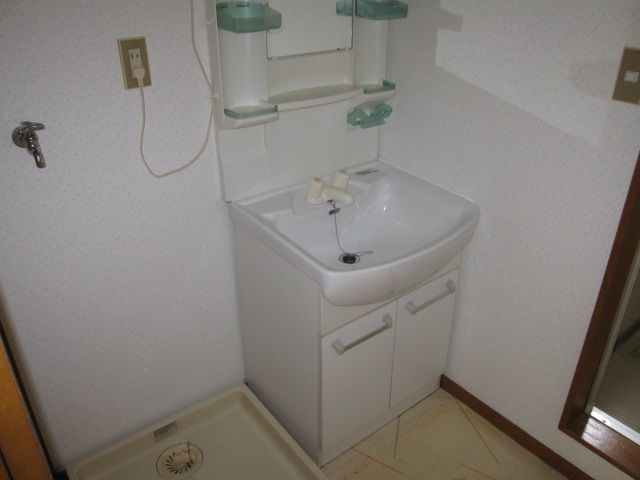 Washroom. Popular independent washbasin