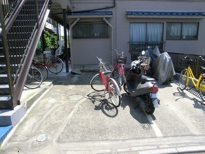 Other common areas. You can put bicycles on site. 