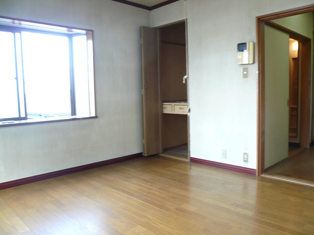 Living and room. Two-sided lighting ☆ With bay window! 